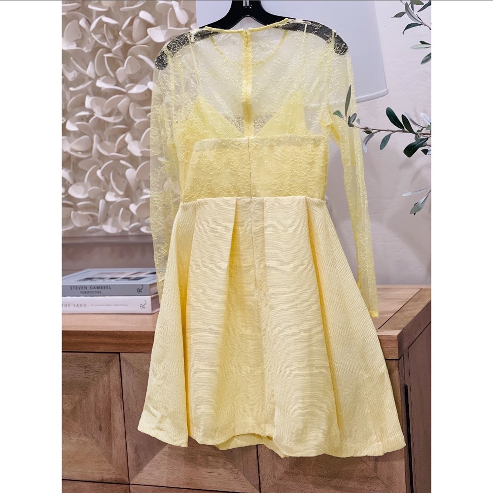 Sandro
Flared pleated lace and plissée-woven mini dress. Size: FR 34. - Picture 5 of 9